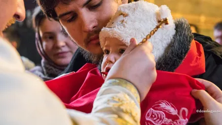 Când şi cum se dă Sfânta Împărtăşanie copiilor mici