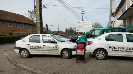 Bărbatul care a distribuit poze cu maşinile de poliţie parcate ilegal, amendat