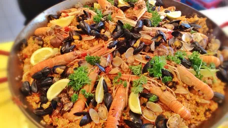 REŢETĂ: Paella cu fructe de mare