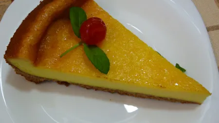 PASCĂ CU BRÂNZĂ ŞI STAFIDE ŞI PASCĂ CU SMÂNTÂNĂ. Reţete simple şi delicioase de Paşte