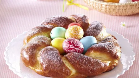 REŢETE PAŞTI 2017: Coroniţă umplută cu brânză şi nuci, reţetă pentru MASA DE PAŞTE