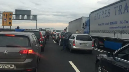 Traficul prin Vama Albiţa se desfăşoară cu dificultate din cauza ninsorii şi a viscolului
