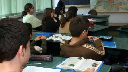 Paznicul şcolii speciale din Capitală care a filmat un profesor povestind cum îi bate pe copii, audiat de o comisie disciplinară