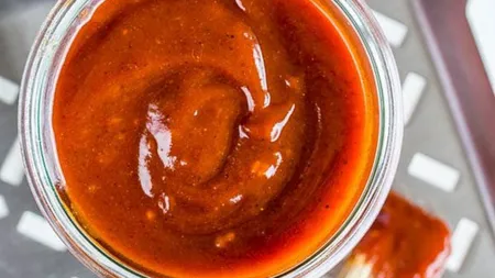 Cel mai bun sos barbeque, ideal pentru grătarul de 1 mai
