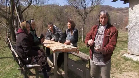 Povestea românului care sparge pietre şi bate cuie cu mâna VIDEO