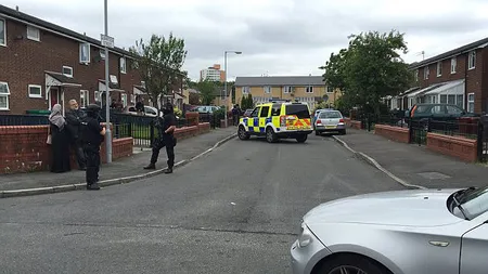 EXPLOZII într-un cartier din Manchester. Poliţia a arestat încă o persoană în legătură cu atacul de la Manchester Arena
