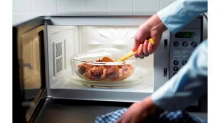 5 alimente pe care să nu le reîncălzeşti la microunde