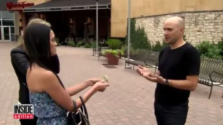 Un american a dat-o în judecată pe partenera sa pentru că a folosit telefonul la prima întâlnire
