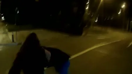 Scene şocante în Capitală. Un client a fost bătut de şoferul de taxi VIDEO