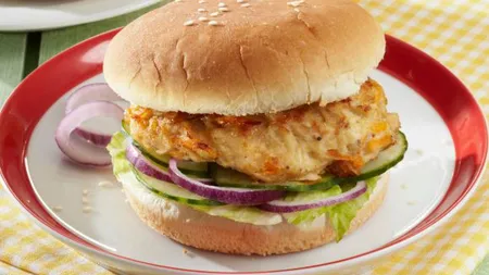 REŢETA ZILEI: Burger de vită