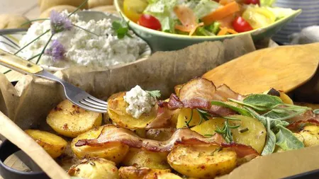 REŢETA ZILEI: Cartofi copţi cu bacon