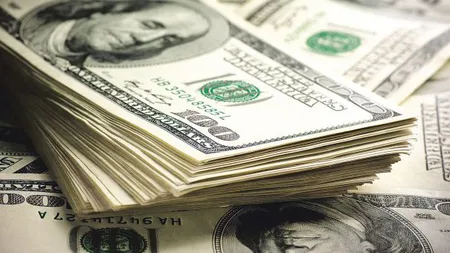 Captură RECORD a poliţiştilor de frontieră: Aproape 380.000 de dolari, găsiţi în locul roţii de rezervă a unui bolid de lux