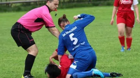 Bătaie ca în MMA la un meci de fotbal feminin FOTO