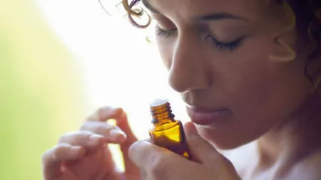 Orice femeie de peste 40 de ani ar trebui să folosească acest ulei în fiecare zi