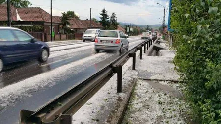 Avertizări de vreme rea pentru mai multe judeţe din ţară. Meteorologii anunţă descărcări electrice , ploi şi grindină