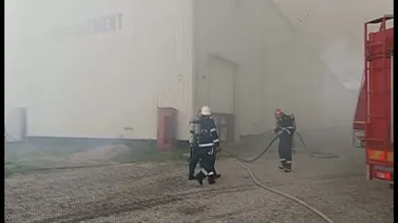Incendiu la un depozit din Ilfov. Pompierii intervin de urgenţă UPDATE VIDEO