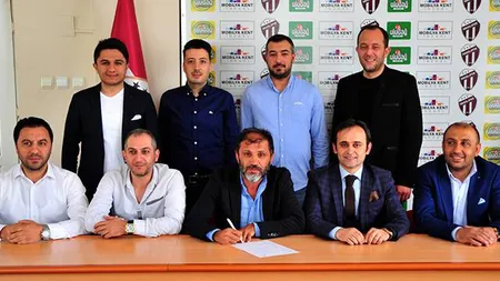 Cel mai scurt mandat? Un antrenor turc a fost demis la 12 ore de la semnarea contractului