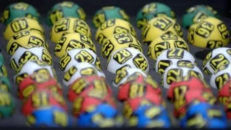 S-a uitat la numerele de la LOTO şi a constatat că a câştigat 60 de milioane de euro. O zi mai târziu....