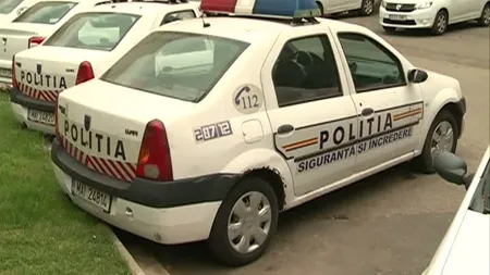 Maşinile vechi ale Poliţiei, abandonate în plină stradă