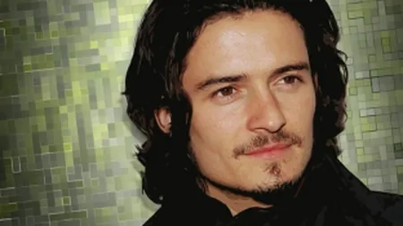O chelneriţă româncă, concediată după ce s-a culcat cu actorul Orlando Bloom. 