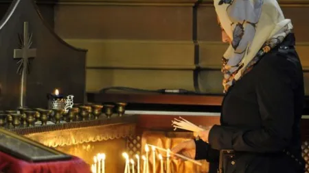Un pastor le-a interzis enoriaşelor să mai poarte lenjerie intimă în biserică. Motivul e halucinant!