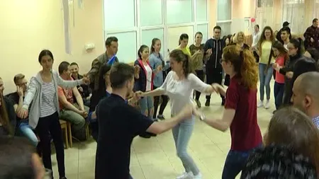 Petrecere cu o mie de mici şi dans în cantina universităţii din Sibiu VIDEO