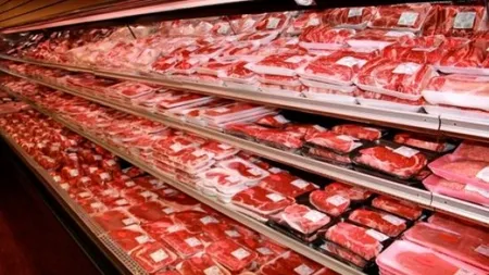 Zeci de kilograme de carne EXPIRATĂ, găsită într-un magazin din Constanţa