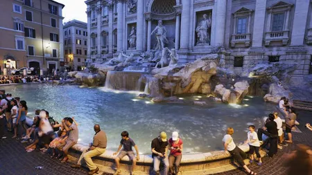 Atenţie, turişti, nu veţi mai avea voie să vă opriţi la Fontana di Trevi. Primăria Romei pregăteşte reguli stricte