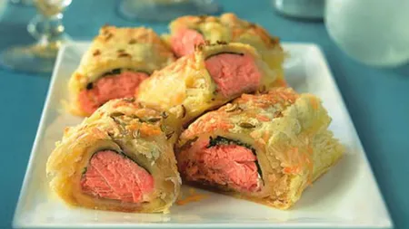 Rulouri cu somon, un aperitiv simplu şi rapid