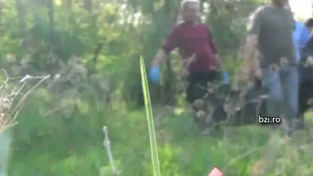 Adolescentă de 14 ani, găsită spânzurată într-o pădure. Poliţiştii au deschis o anchetă