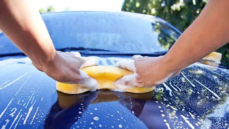 Trucuri de curăţare care îţi vor face maşina impecabilă la interior şi la exterior!