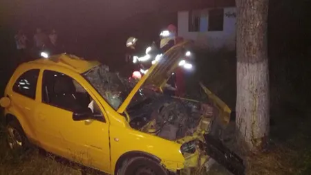 Accident cumplit în Gorj. O şoferiţă a murit pe loc după ce a intrat cu maşina într-un copac