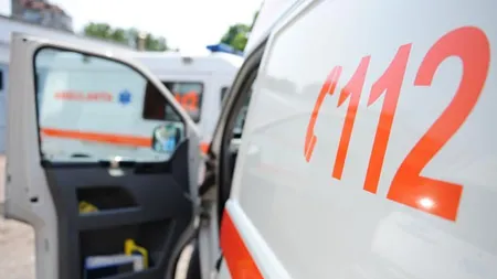 Doi muncitori s-au intoxicat cu monoxid de carbon în timp ce lucrau într-un canal. Au fost duşi de urgenţă la spital