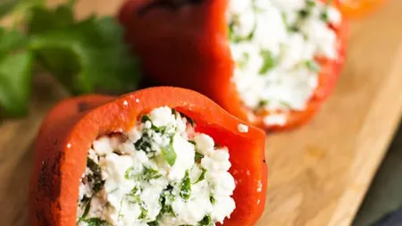Reţeta zilei: Ardei umplut cu brânză feta