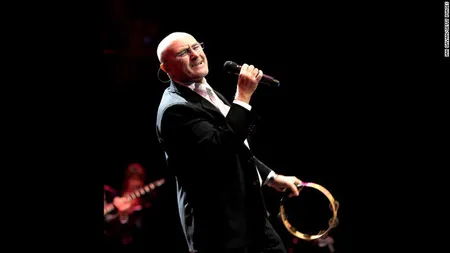 Phil Collins, spitalizat de urgenţă. A căzut în camera de hotel şi s-a lovit la cap