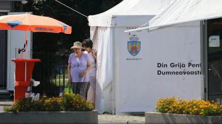 Gabriela Firea: Au fost montate corturi anticaniculă în zonele aglomerate din Capitală