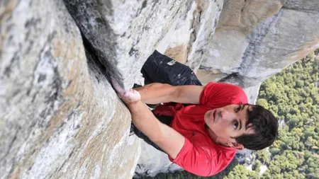 Cea mai periculoasă căţărare. A urcat un perete vertical de 900 de metri fără nicio protecţie VIDEO