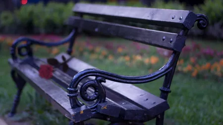 M-a părăsit acum 30 de ani pentru altul. Am reîntâlnit-o şi mi-am dat seama că încă o iubesc. Dar să mai cred în ea?