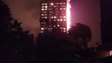 Incendiu devastator într-un bloc turn din Londra. Oamenii au coborât pe cearşafuri înnodate. 17 morţi şi zeci de răniţiVIDEO