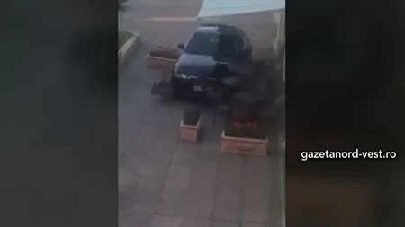 Şoferul care a distrus o terasă cu maşina s-a predat VIDEO