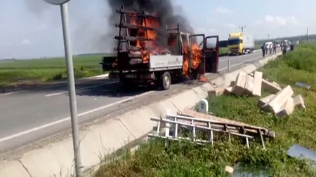 O maşină cu termopane a luat foc în trafic de la soare