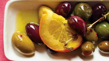 Măsline marinate, cel mai delicios aperitiv - Reţeta Marthei Stewart