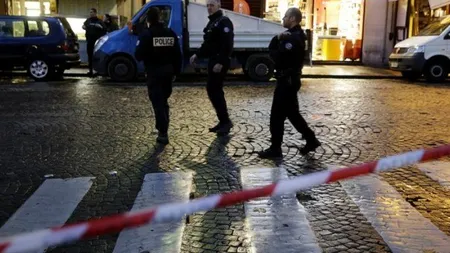 Autorităţile franceze au arestat un suspect, care a încercat să intre cu maşina în mulţimea din faţa unei moschei din Paris