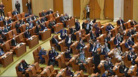 MOŢIUNEA de cenzură împotriva Guvernului Grindeanu, citită în Parlament. 222 de parlamentari au semnat moţiunea. VEZI DOCUMENTUL