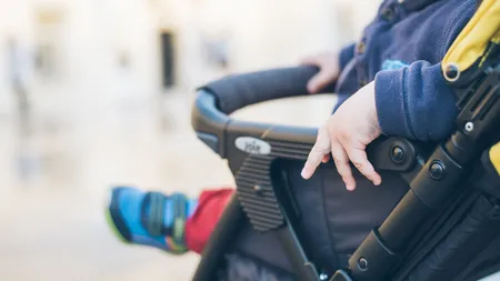 La plimbare cu bebe: cum alegerem carucioarele pentru copii