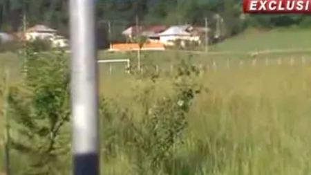 Stadion cu NOCTURNĂ pentru BĂTRÂNII din SAT. Arena inutilă din Bumbuia, Dâmoviţa VIDEO