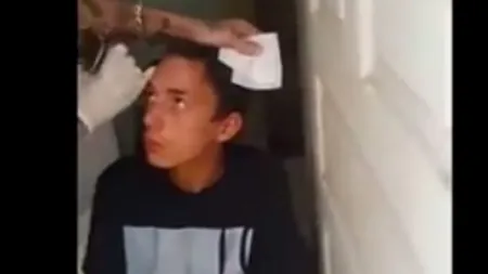 A furat o bicicletă şi a fost aspru pedepsit. Ce i-a fost tatuat pe frunte VIDEO