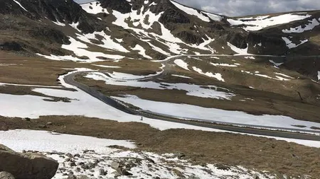 Drumarii deszăpezesc Transfăgărăşanul pentru a fi redeschis