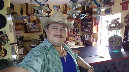 Mihai Bobonete, de nerecunoscut într-o fotografie din copilărie