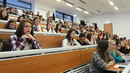 Admitere 2017 la SNSPA. Vezi câte locuri sunt pentru fiecare facultate, când se fac înscrierile şi pentru ce materii se dă examen